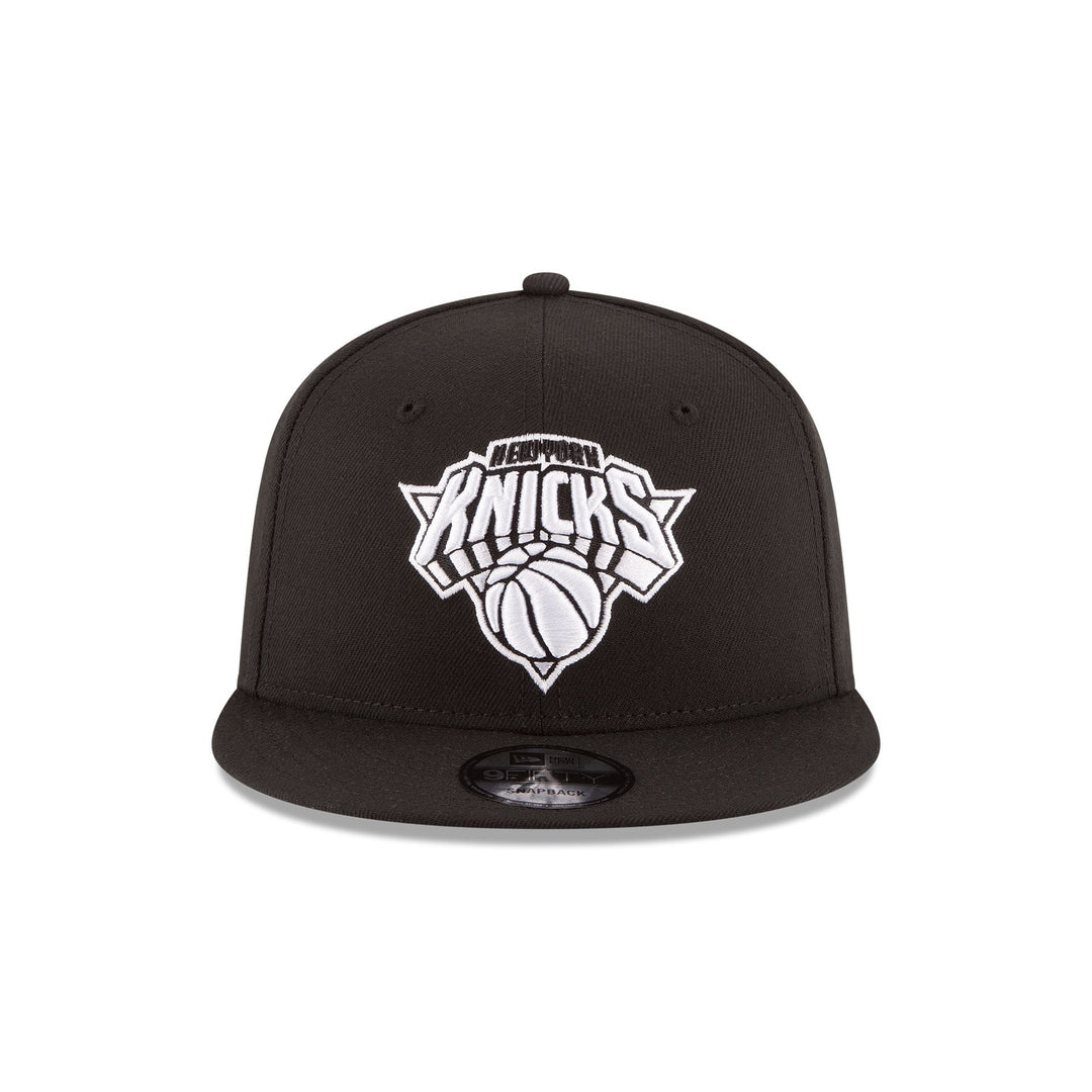 New Era New York Knicks Black &amp; White 9FIFTY Snapback Hat - View 4
