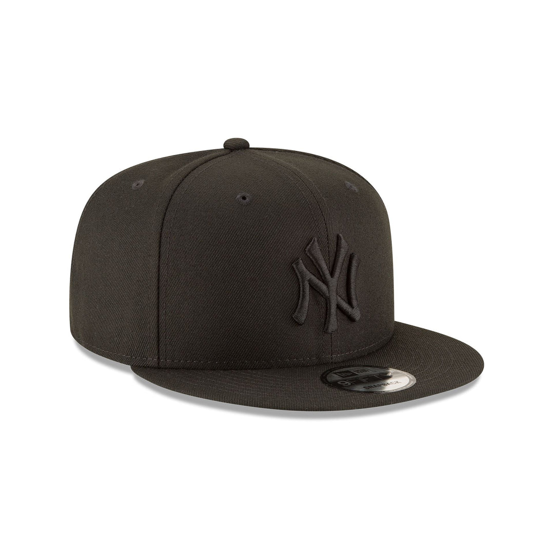 New Era New York Yankees Black on Black 9FIFTY Snapback Hat - View 3