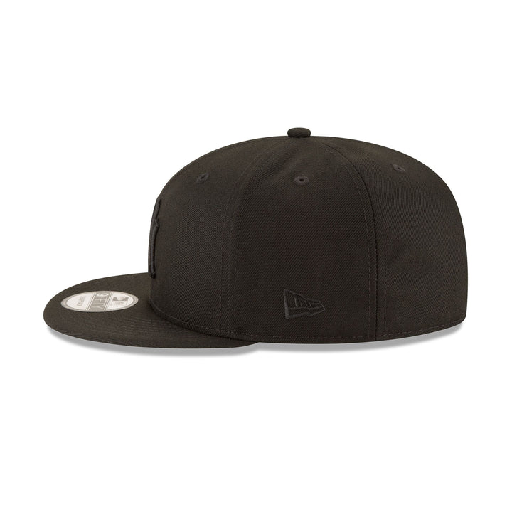 New Era New York Yankees Black on Black 9FIFTY Snapback Hat - View 5