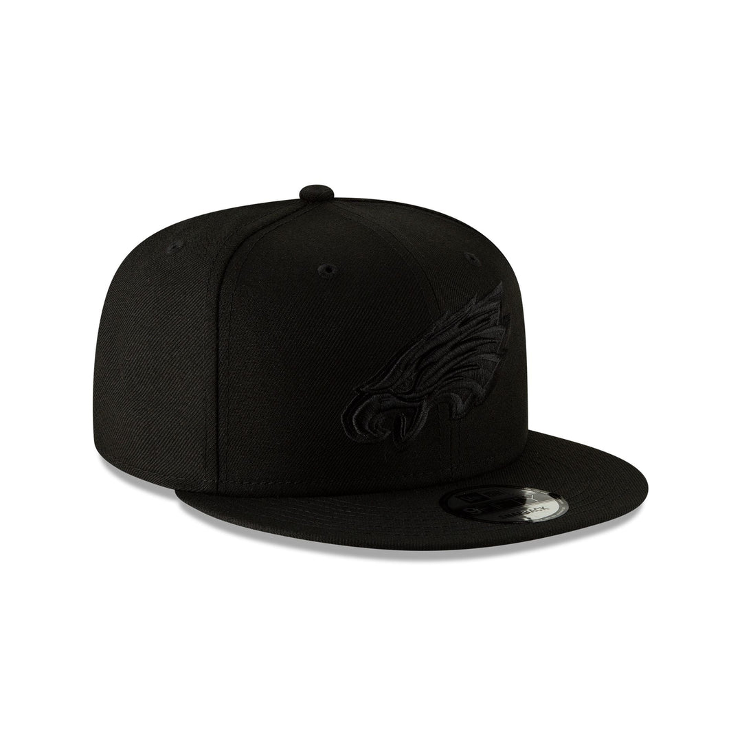 New Era Philadelphia Eagles Black on Black 9FIFTY Snapback Hat - View 3
