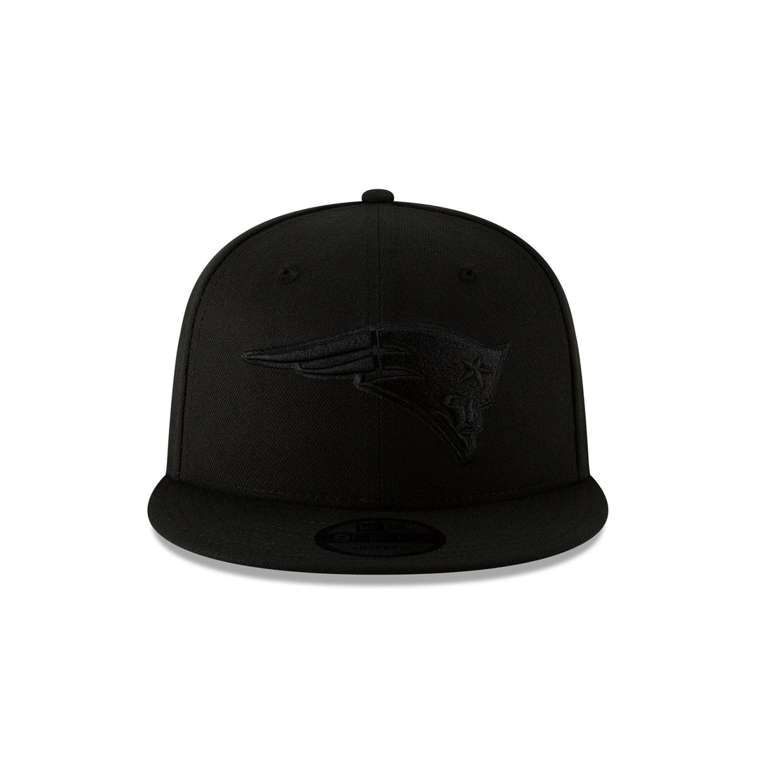 New Era New England Patriots Black on Black 9FIFTY Snapback Hat - View 4