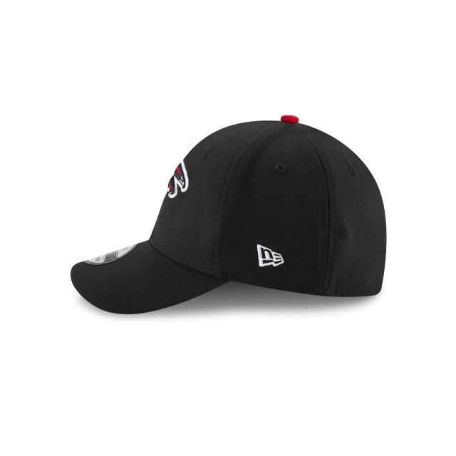 Atlanta Falcons Classic 39THIRTY Stretch Fit Hat - Black / Team Colors
